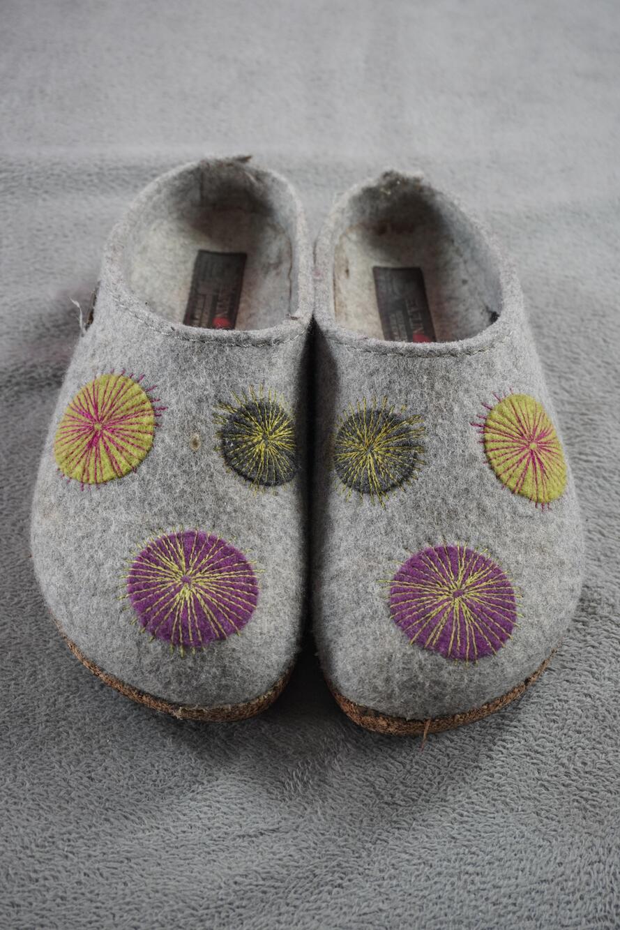 Haflinger Slippers Women 38 EU 7 US Gray Wool Felt Clog Cork Sole Embroidered
